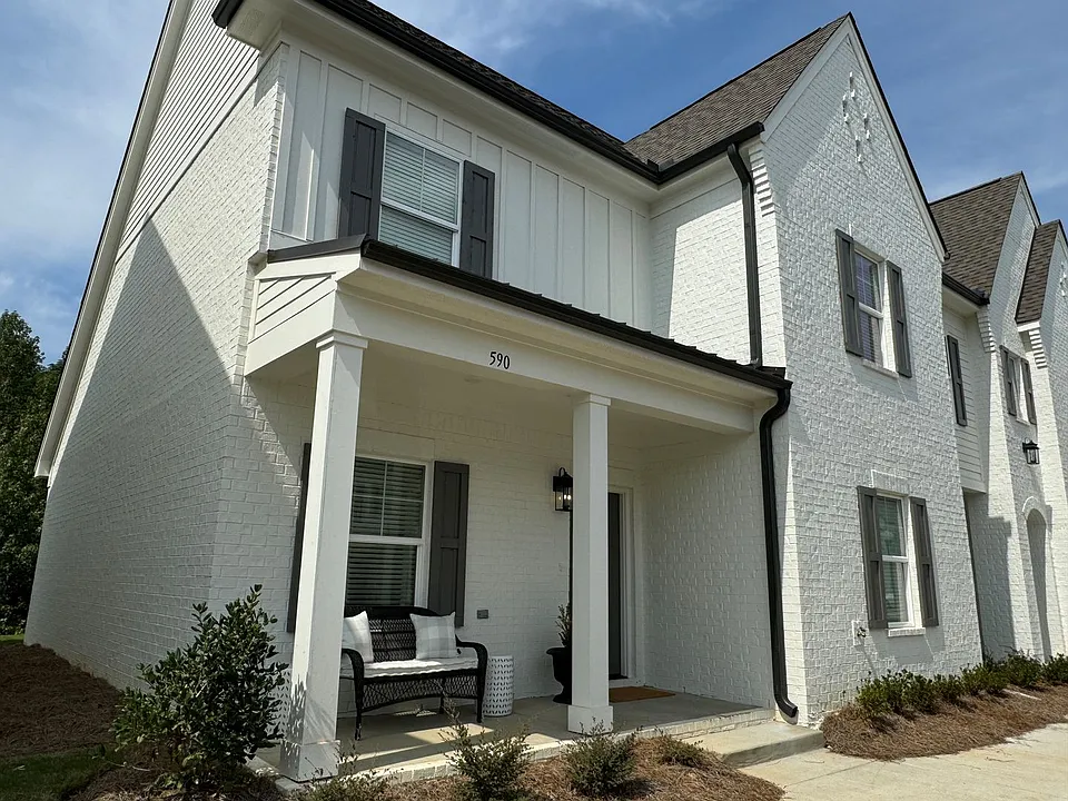 590 Meadow Crest Cir