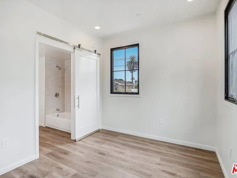 951 S Wilton Pl #204 — Photo 38