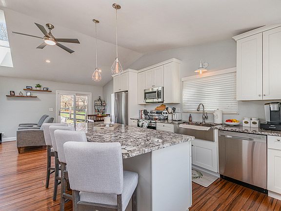 4th image of 138 Lookout Farm Dr