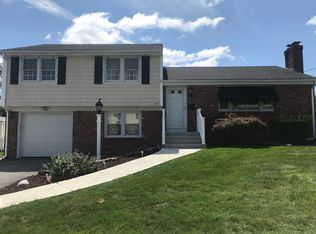 61 Plymouth Rd, East Providence, RI 02914