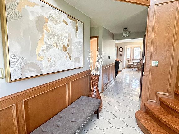 2nd image of 2 Evergreen Estates Dr