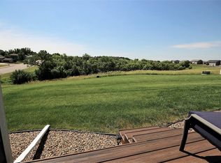 823 14th St SE, Mandan, ND 58554