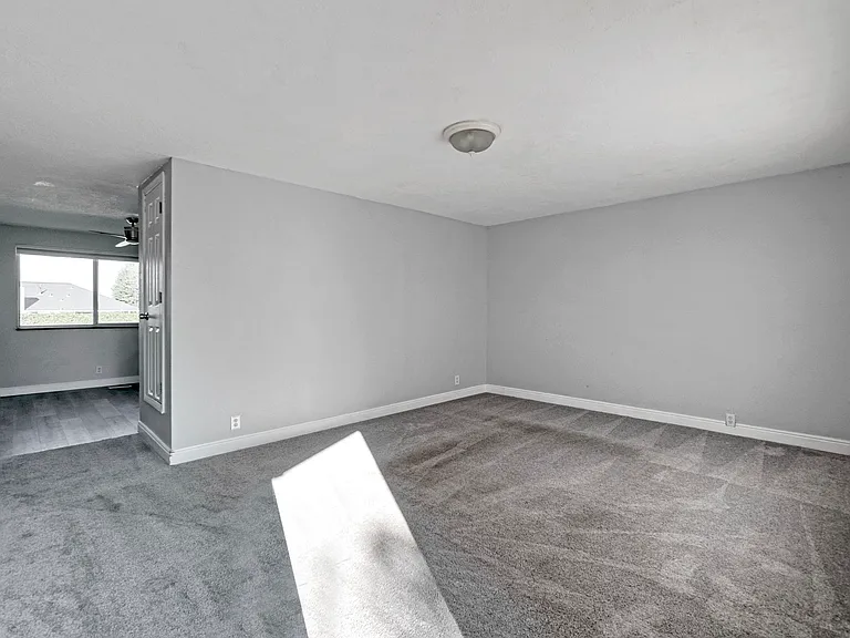 3246 W Royalwood Dr — Photo 11