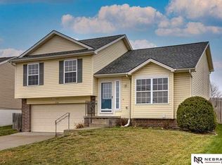 17762 Lillian St, Omaha, NE 68136