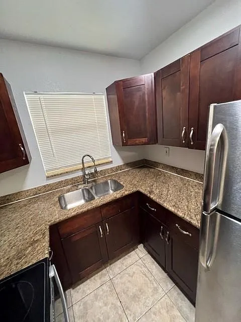 2 bed, 700 sqft, $1,695 — Photo 3