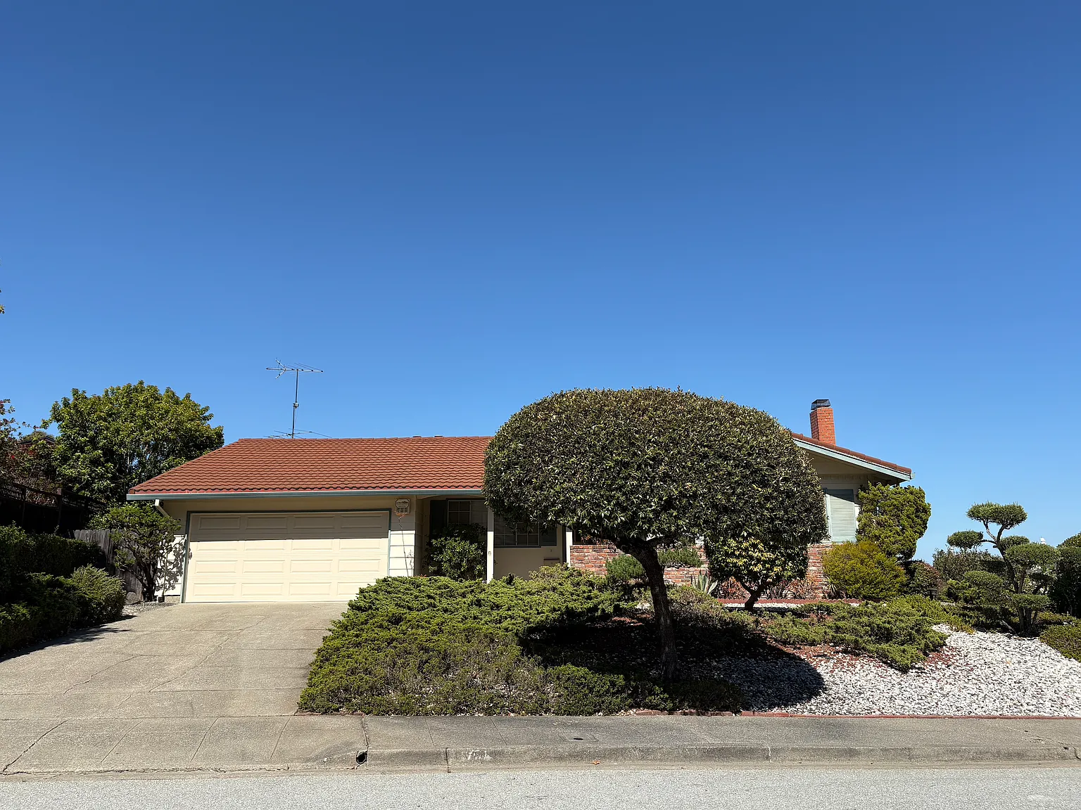 Escalante Way, Burlingame — Photo 1