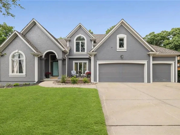 5812 Manor Ln, Parkville, MO 64152