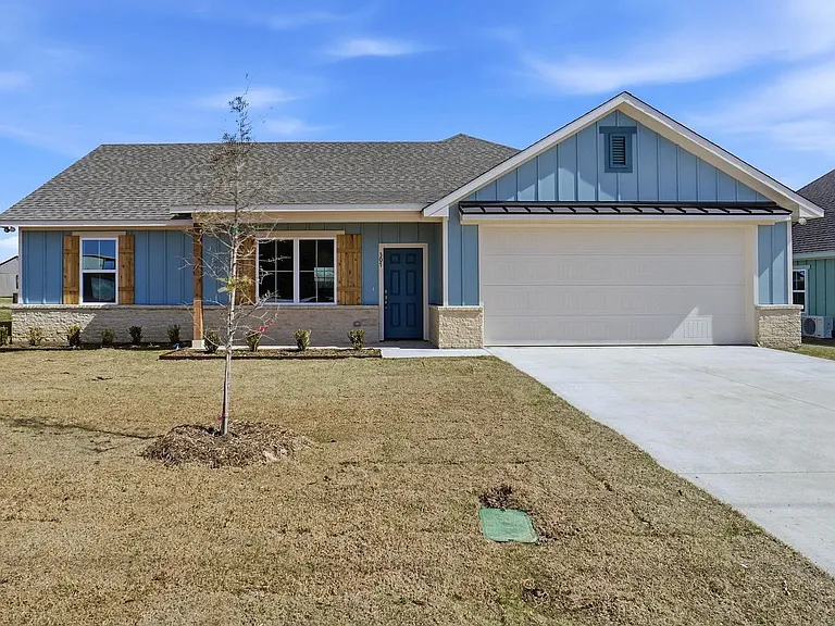 307 Railroad Ave — Photo 1