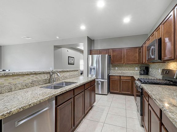 5th image of 32290 N Cat Hills Ave