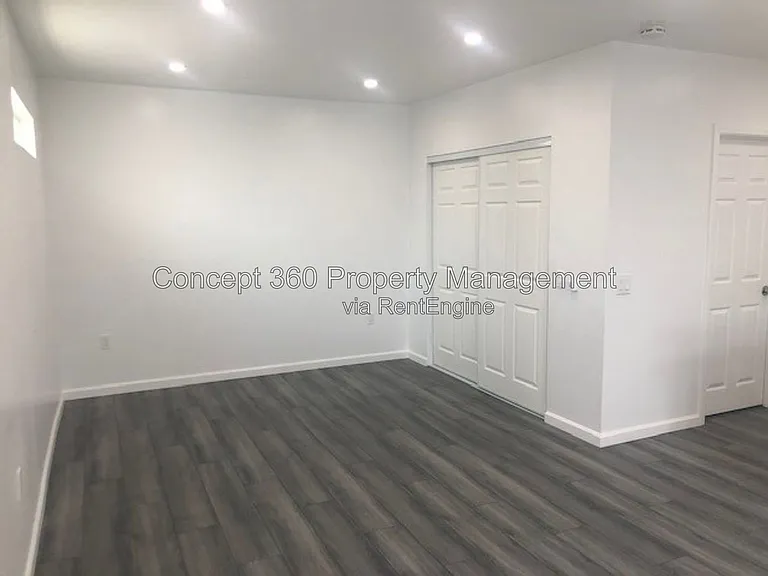110 E Scott St — Photo 5