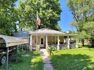 126 W 9th St, Le Roy, KS 66857