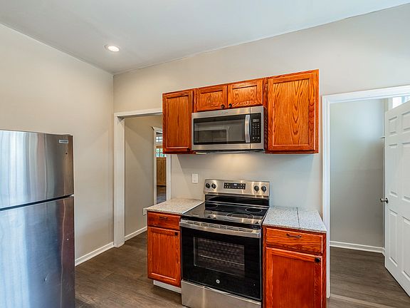 3rd image of 536 Peronneau St APT A