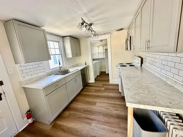 411 W College Ave #B — Photo 3