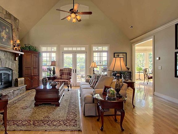 4th image of 2086 Russell Point Ln