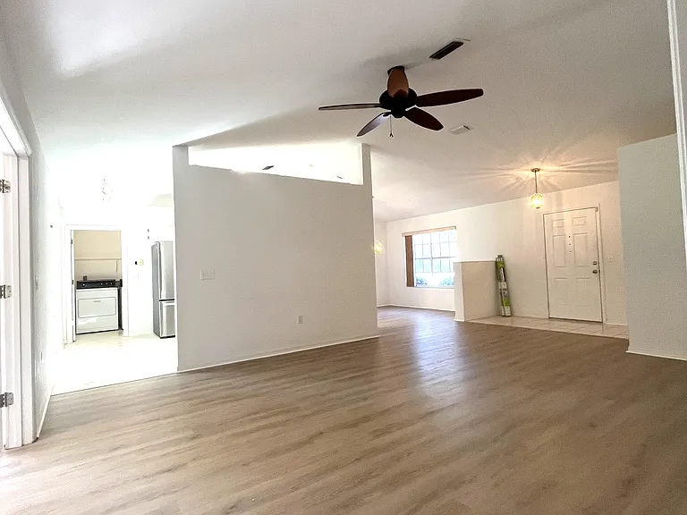 4118 NW 62nd Ave — Photo 6