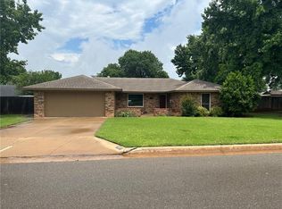 116 Regency Dr, Clinton, OK 73601