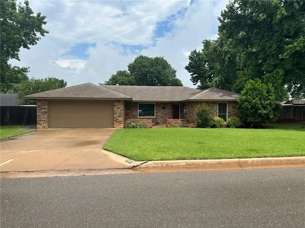 116 Regency Dr, Clinton, OK 73601
