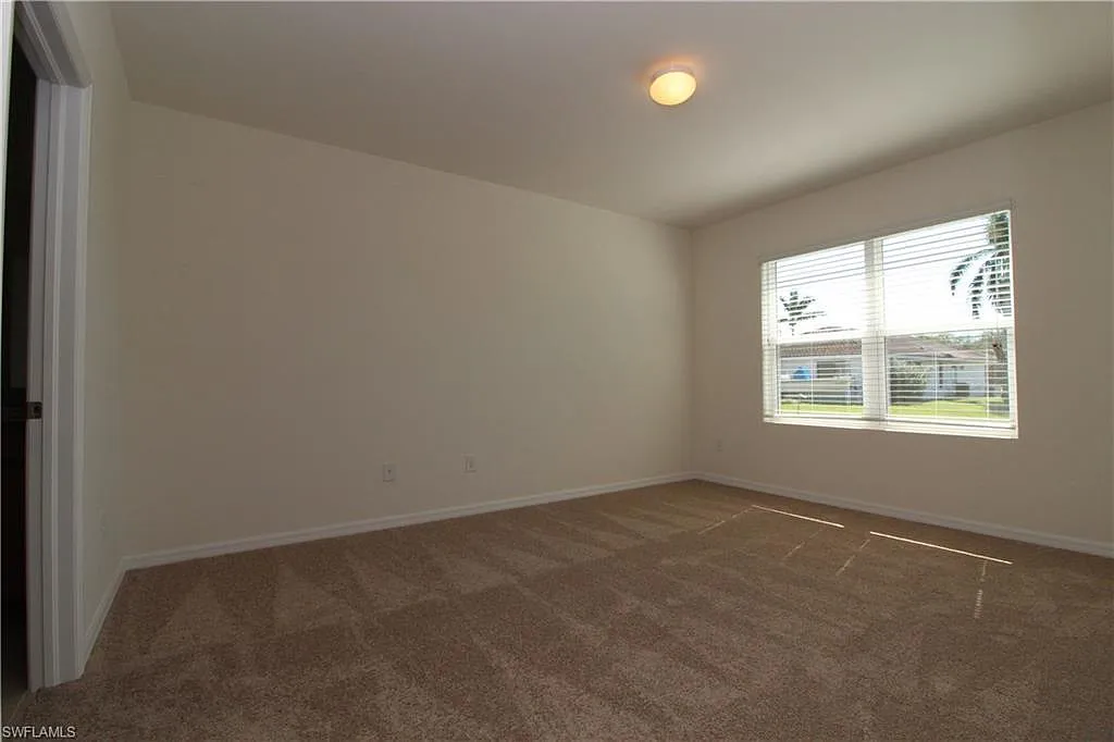 2129 Se 10th Pl — Photo 3