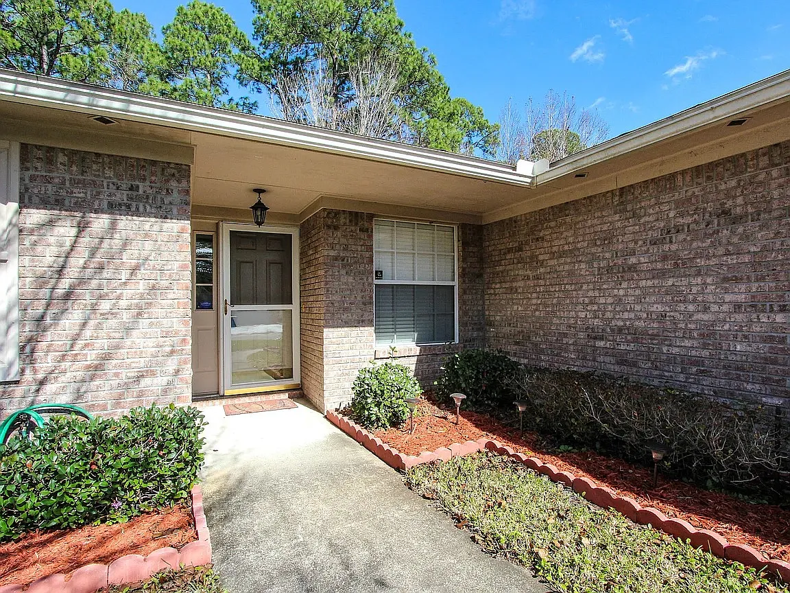 3 bed, 1425 sqft, $2,550 — Photo 2