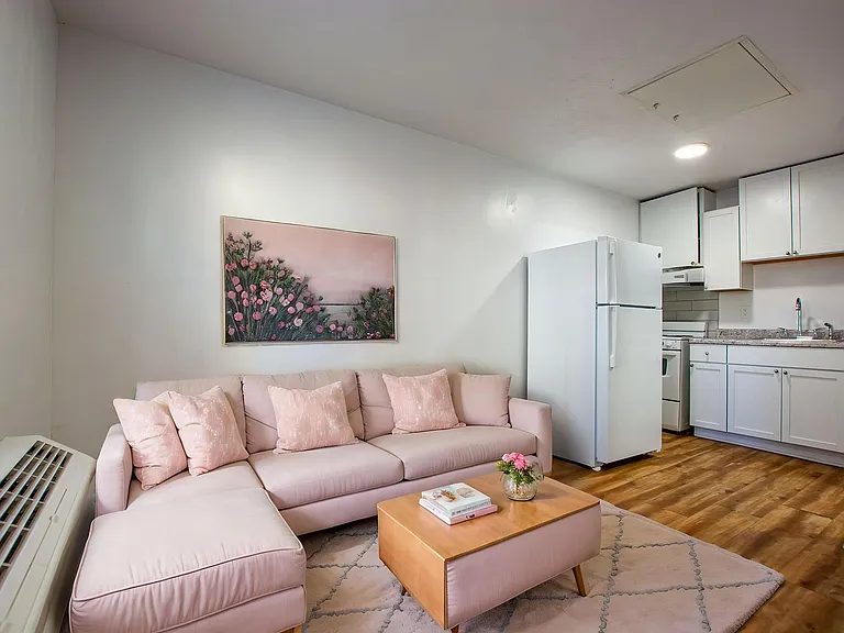 2415 E St — Photo 2