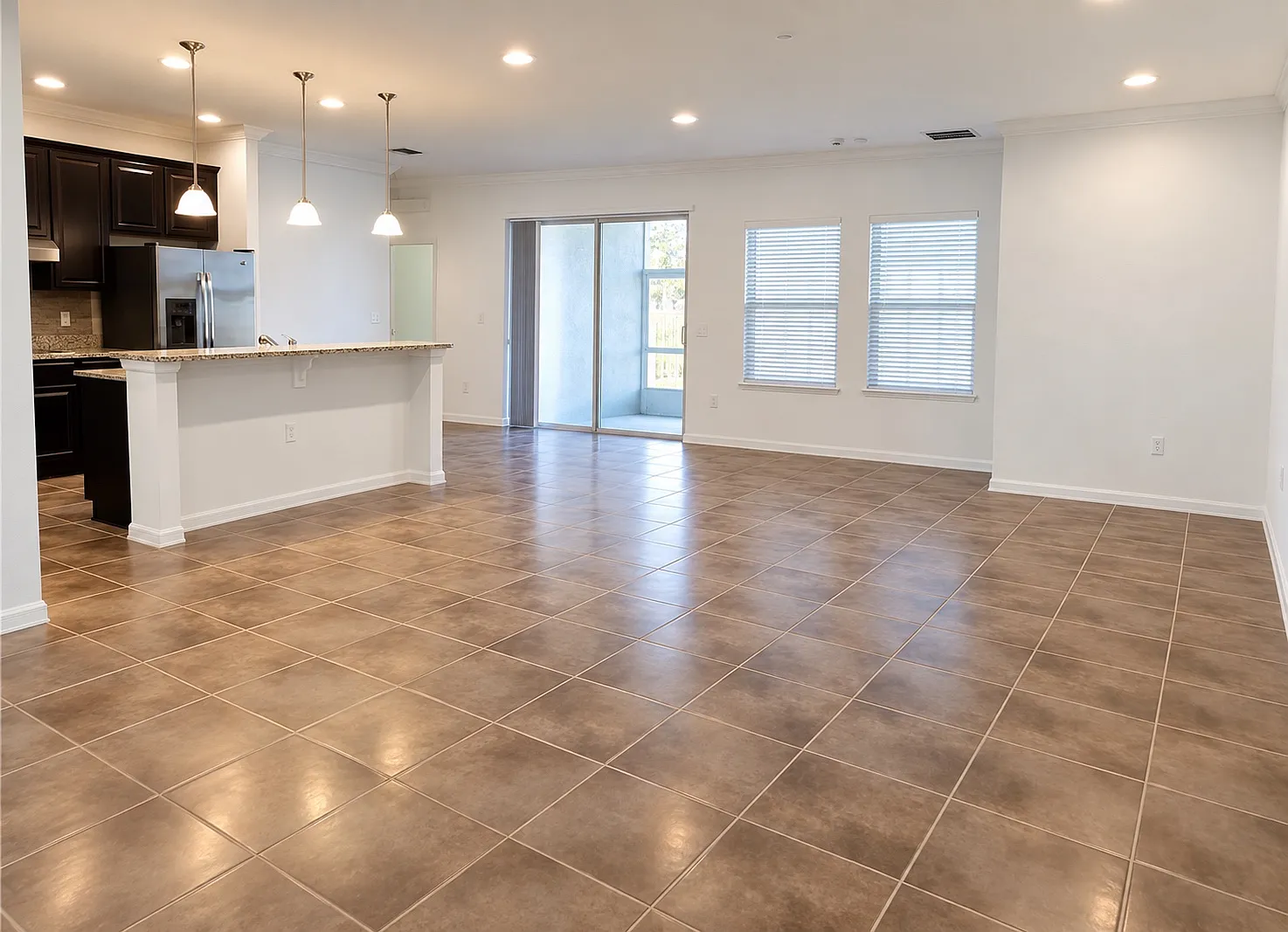 218 Barrington Dr — Photo 4