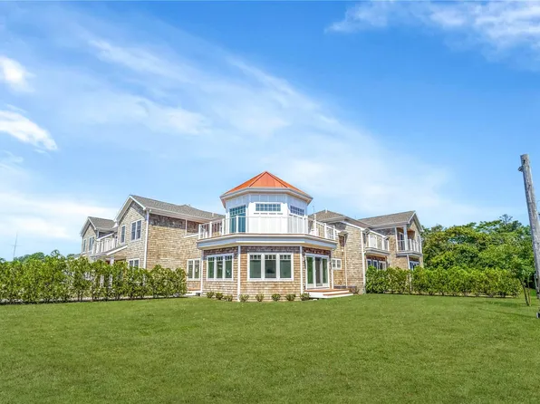 68 Foster Avenue #20, Hampton Bays, NY 11946