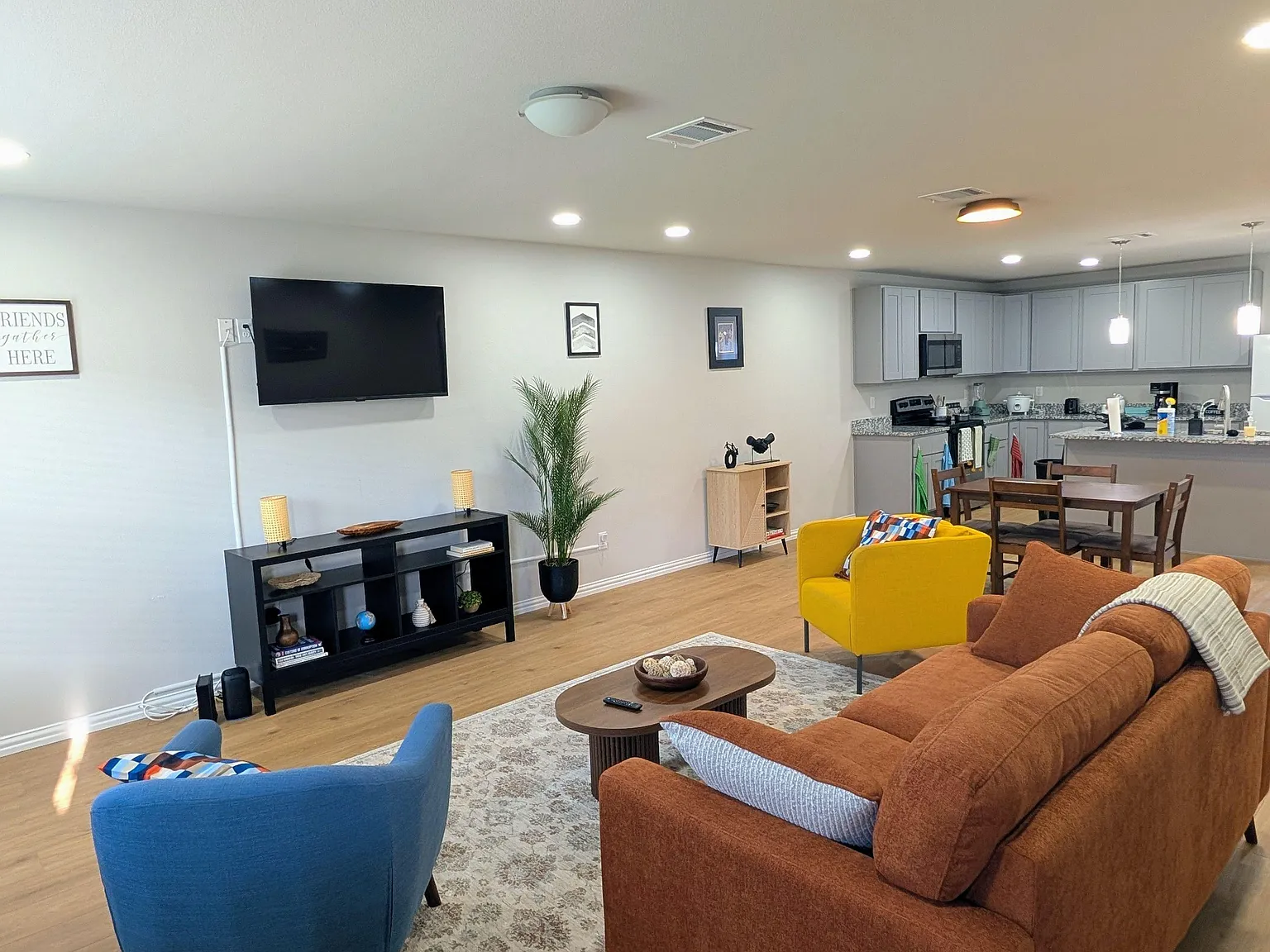 2 bed, 2.5 bath, 2618 sqft, $1,321 — Photo 2