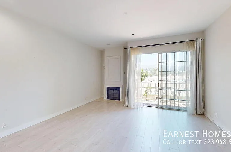4348 Mammoth Ave #303 — Photo 2