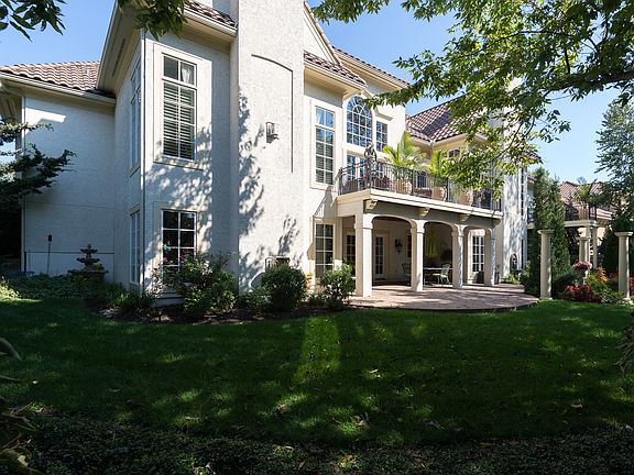 2nd image of 13921 Canterbury Cir