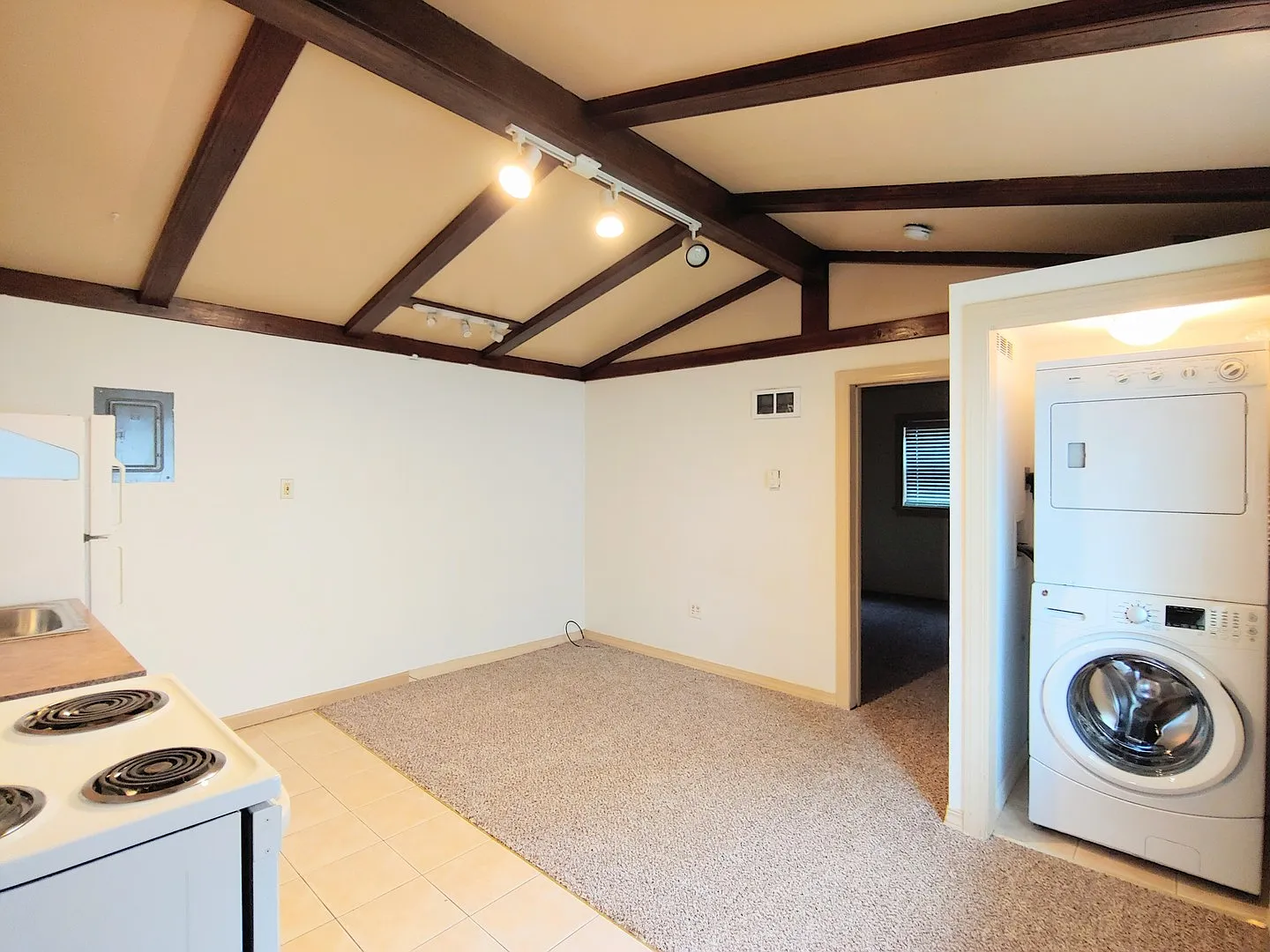 258 E Newton St — Photo 3