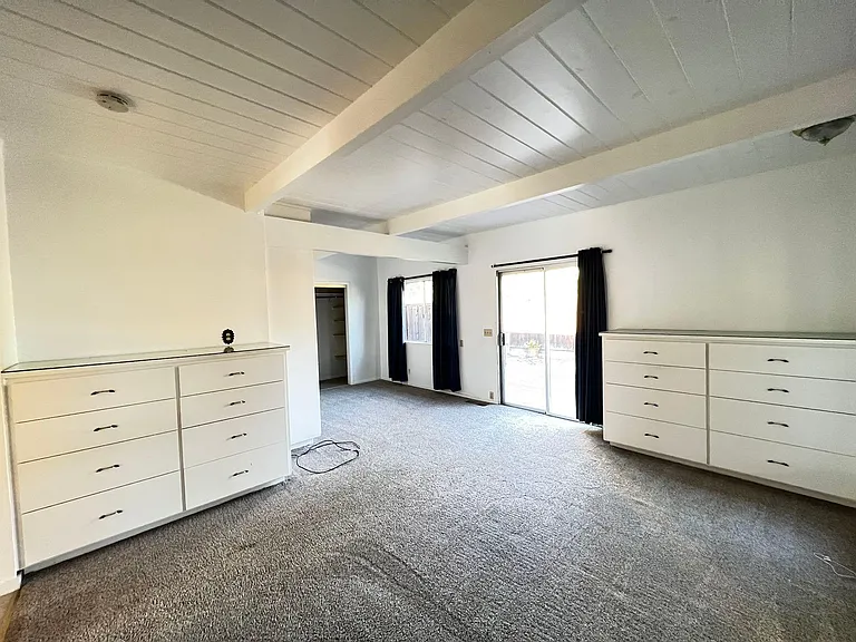 1135 Morton Ave — Photo 13