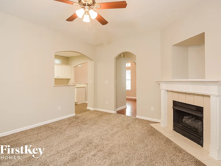 302 Pinehurst Way — Photo 5