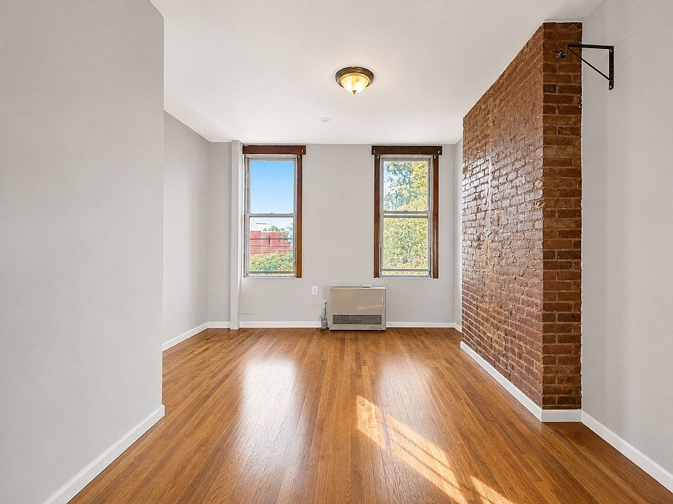 2nd image of 134 Suydam St #2B