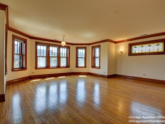 3rd image of 706 W Wellington Ave APT 3