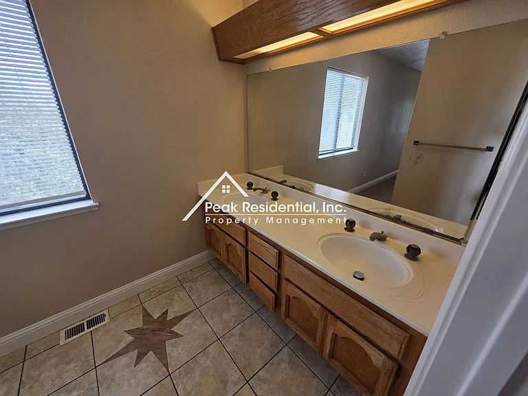 8101 Morgan Hill Way — Photo 23