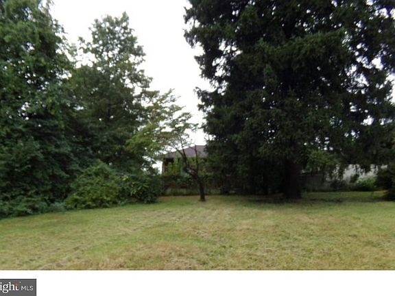 2nd image of 634 Delaware St