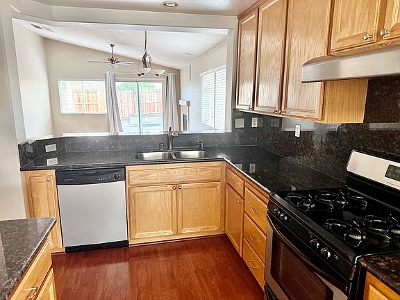 3rd image of 1833 Iceberg Ln