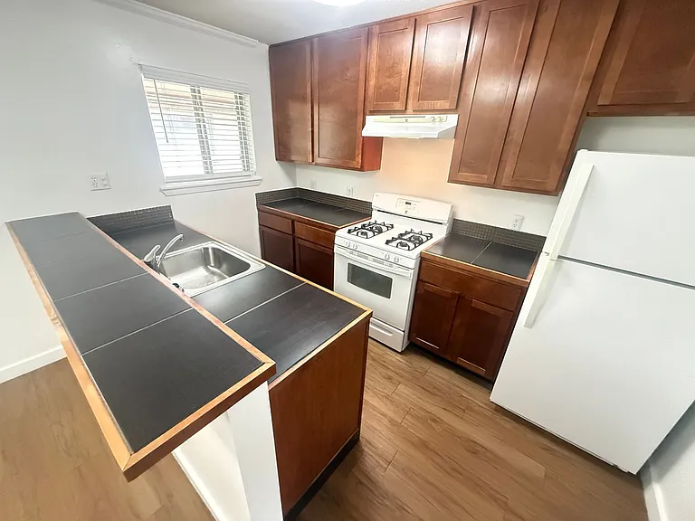 Lorrain Apartments — Photo 29