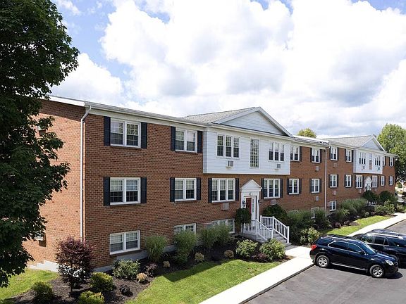 5th image of 8 Kings Ct #1809