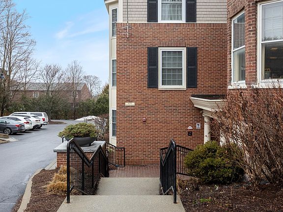 5th image of 81 South Williams Street #403