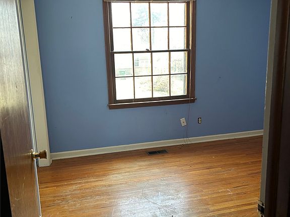 5th image of 518 N Moccasin Pl