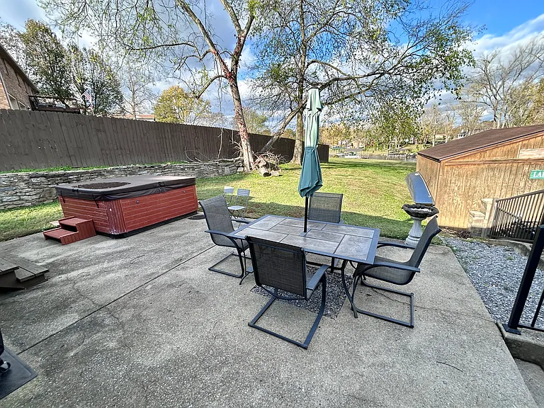 202 Edgewater Dr — Photo 28