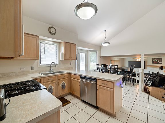 4th image of 23042 Ridgeway Ave