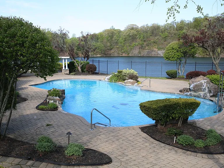 18 Rosewood Ct — Photo 12