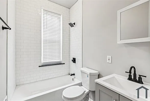 2416 N Hollywood St — Photo 12