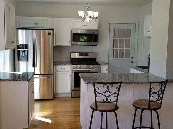 4th image of 127 Hunter St