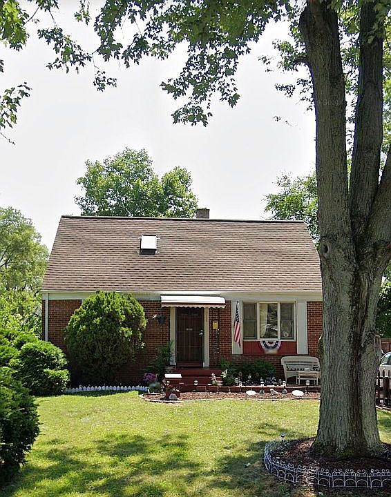 2nd image of 3522 Dresden St