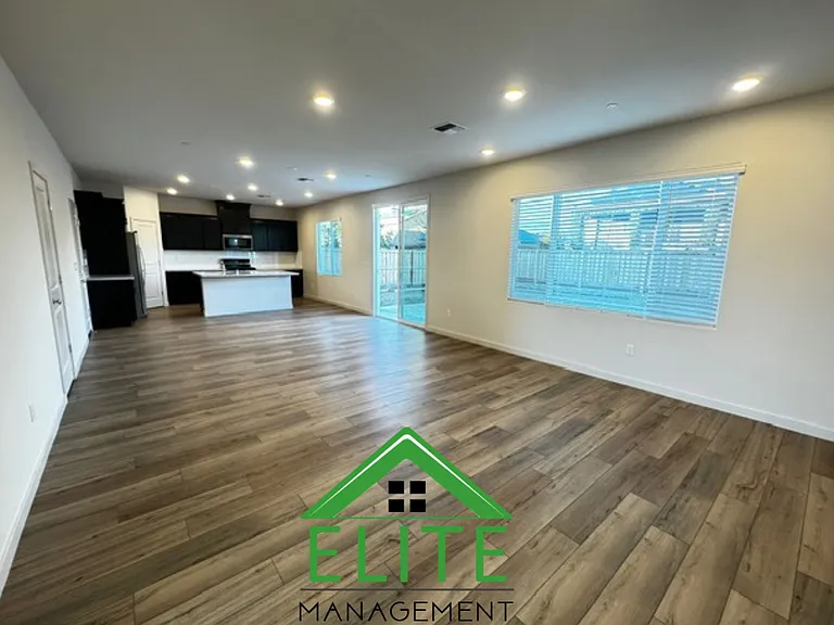672 Diamond Valley Rd — Photo 4