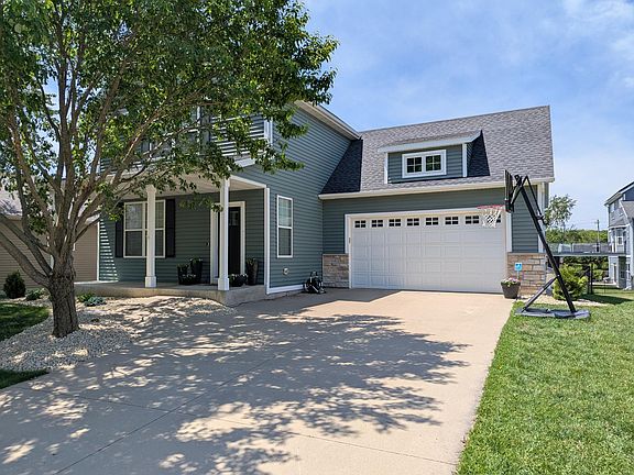4th image of 1411 Century Point Ln NE