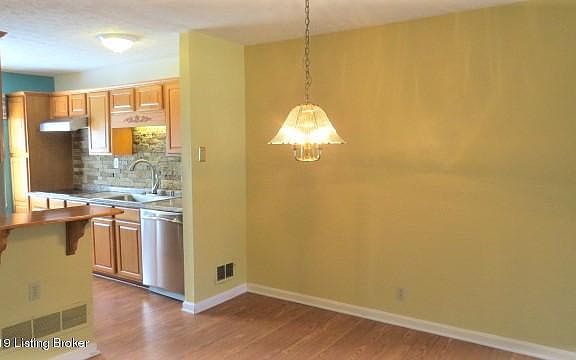 5th image of 10403 Cottonwood Ct